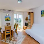 Amazing In With Wifi Apartament Slano