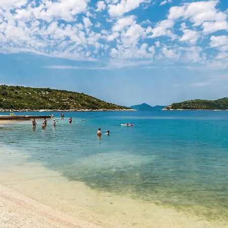 Cozy In With Kitchen Apartman Slano